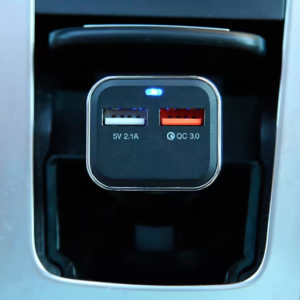 CHARGEUR USB À2 PORTS POUR VÉHICULE